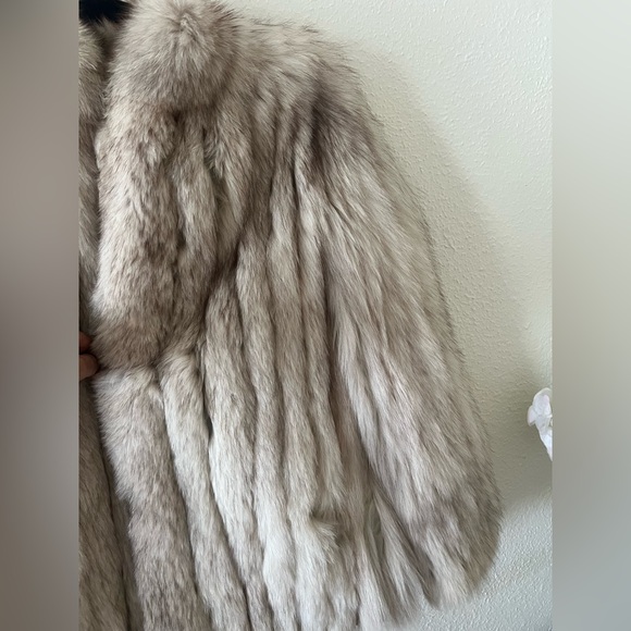 Saga Fox Genuine Norwegian Blue Fox Fur Coat – Luxury Natural Fur—size M - Picture 12 of 16